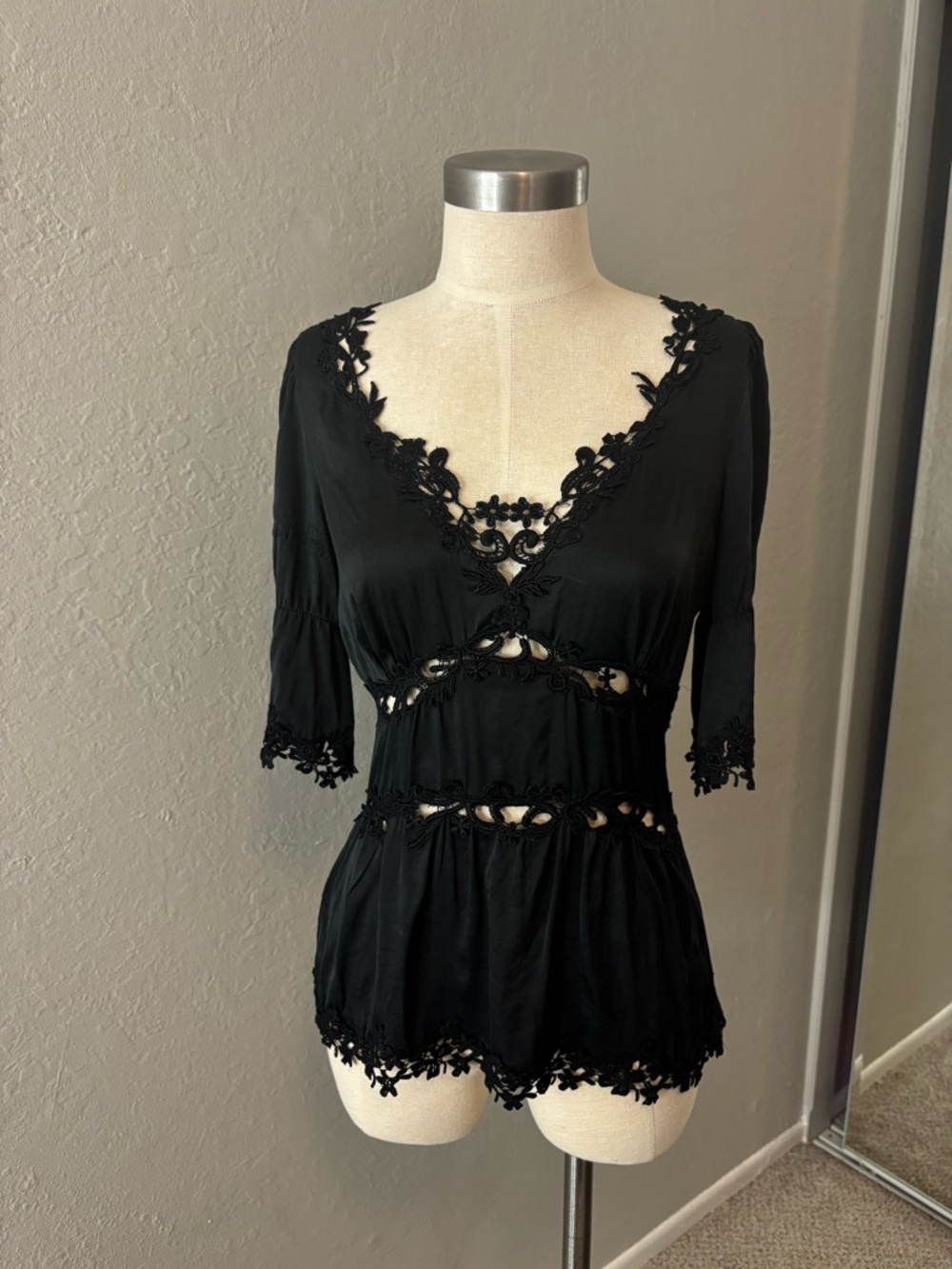 Laundry By Shelli Segal Black Crochet-Trim V-Neck Blouse